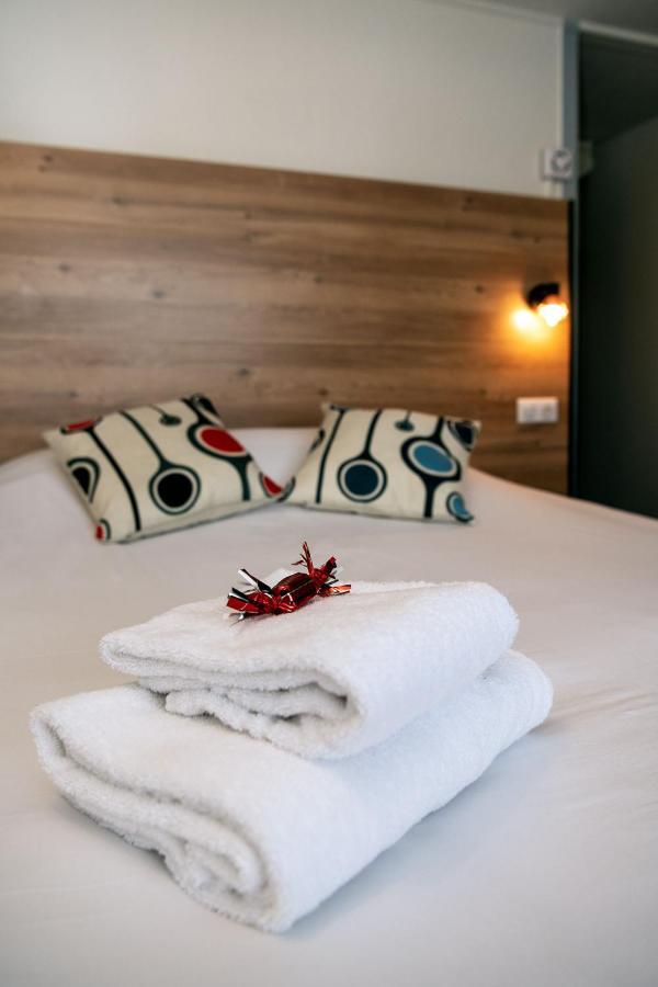 Hotel Le Cyrano Бержерак Екстериор снимка