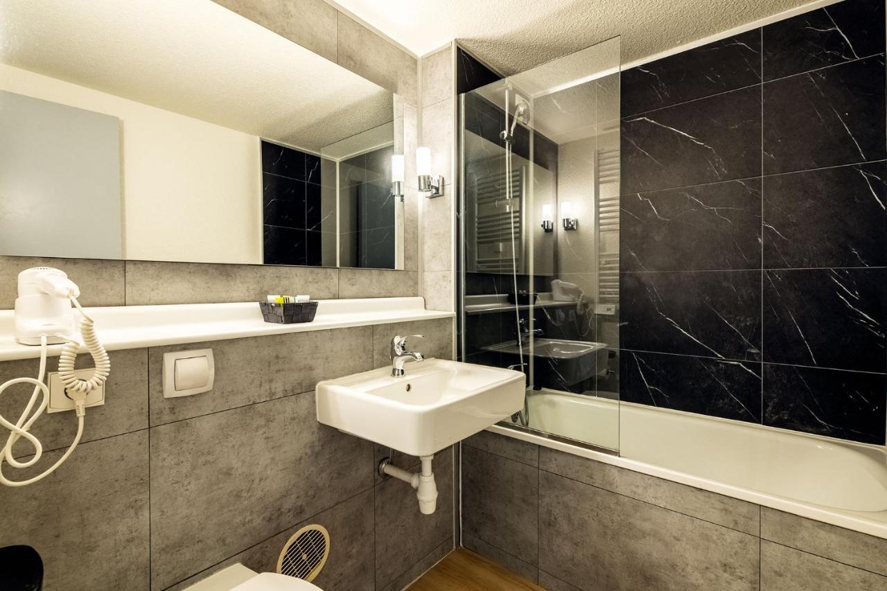 Hotel Le Cyrano Бержерак Екстериор снимка