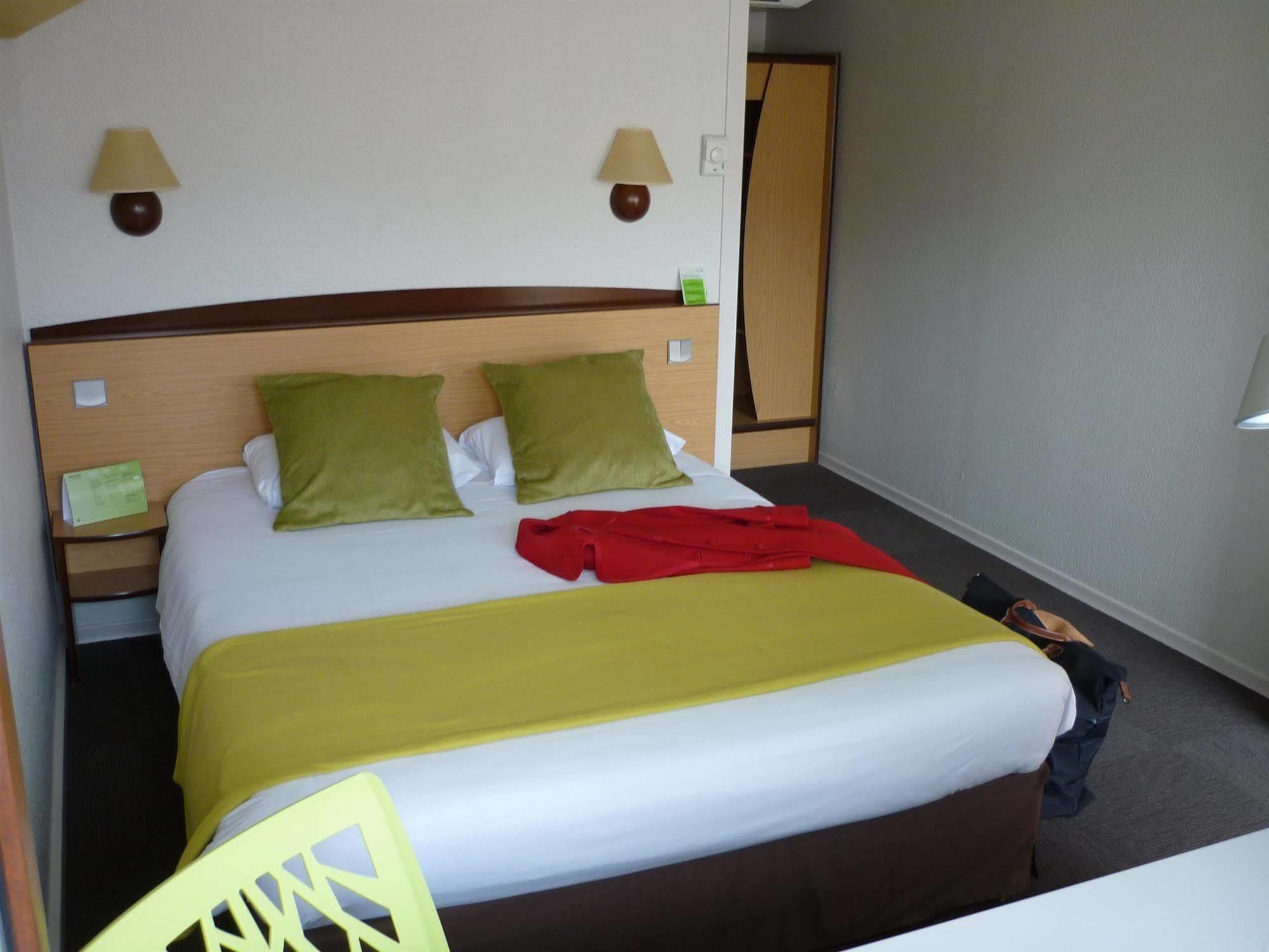 Hotel Le Cyrano Бержерак Екстериор снимка